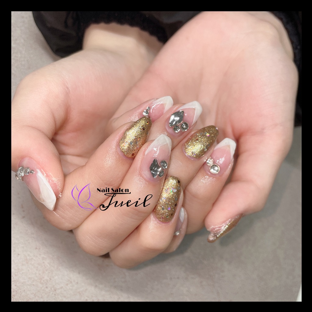 ネイルで指先のおしゃれも<br />楽しみましょう！